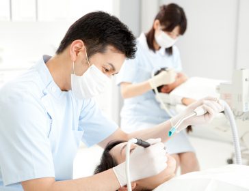 歯科医診療風景